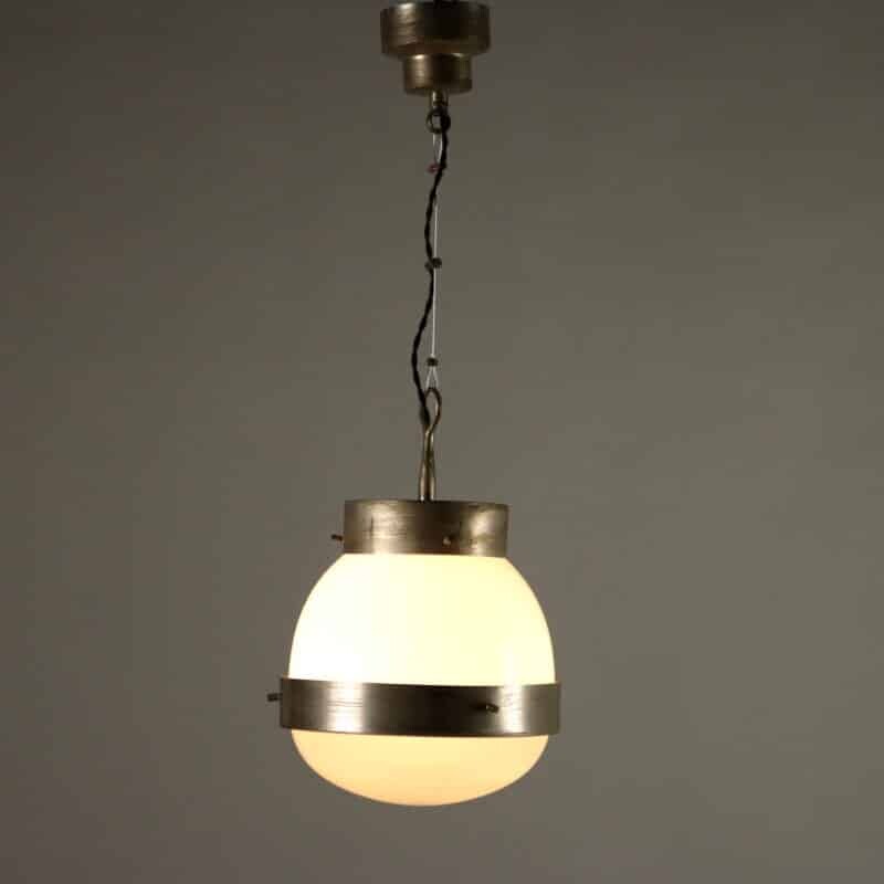 Lampadario ‘Delta’ di Sergio Mazza per Artemide in ottone e vetro